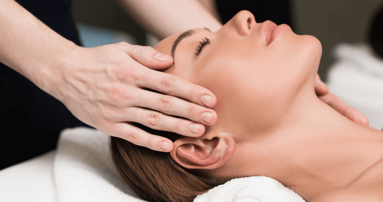 Entenda como a massagem pode ajudar a prevenir enxaqueca
