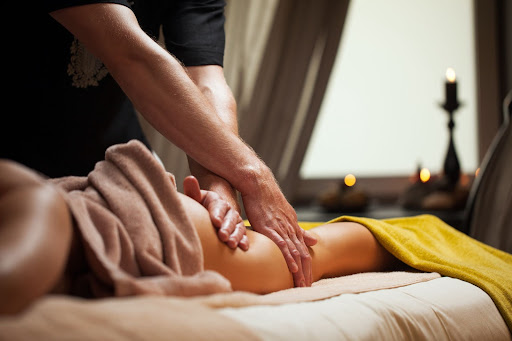 Massagem tântrica: o que homens e mulheres sentem durante essa terapia?