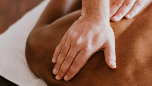 Massagem tântrica o que homens e mulheres sentem durante essa terapia